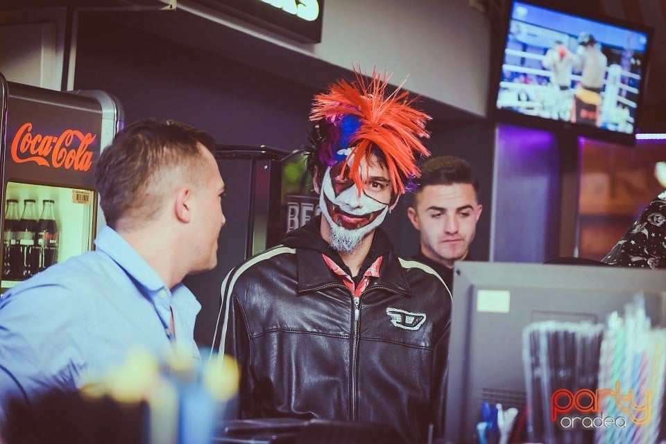 Seară de Halloween în Blanc Coffee, 