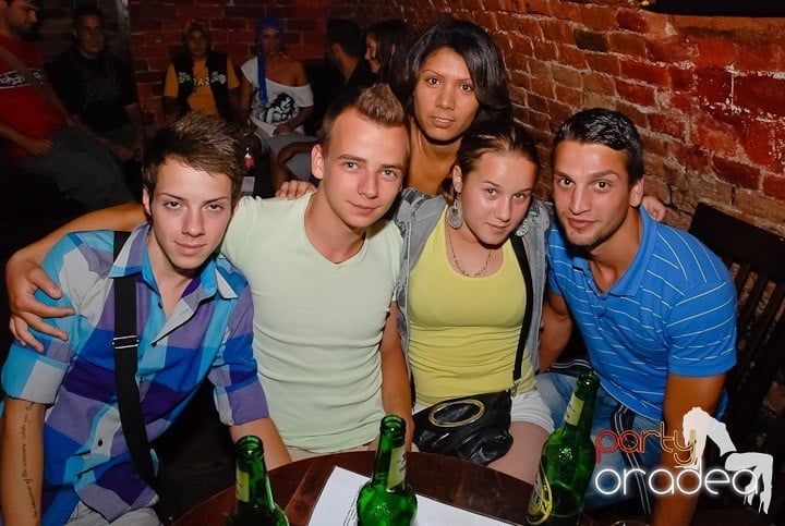 Seară de joi în Club Escape, 