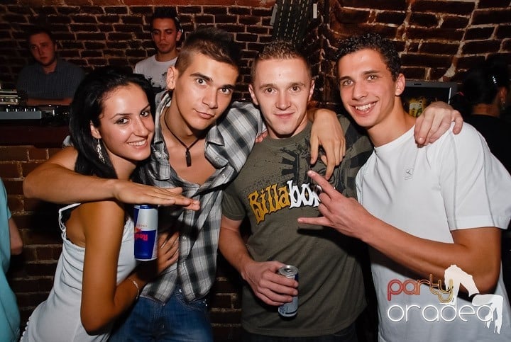 Seară de joi în Club Escape, 