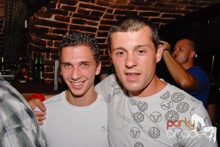 Seară de joi în Club Escape, 