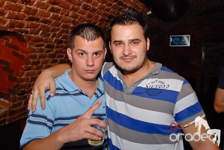 Seară de joi în Club Escape, 