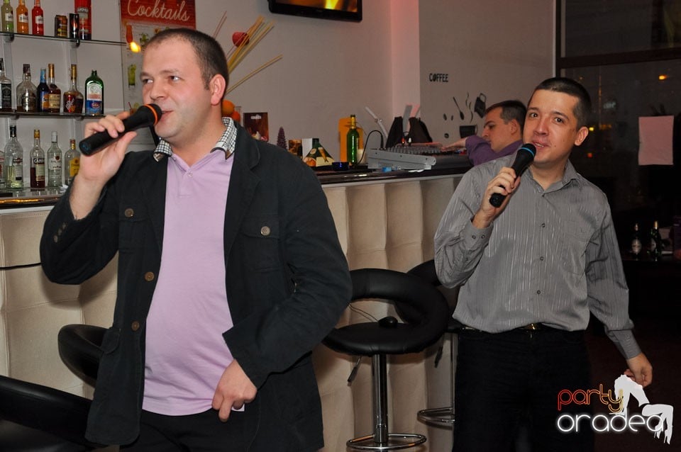 Seară de karaoke în Blondy's, 
