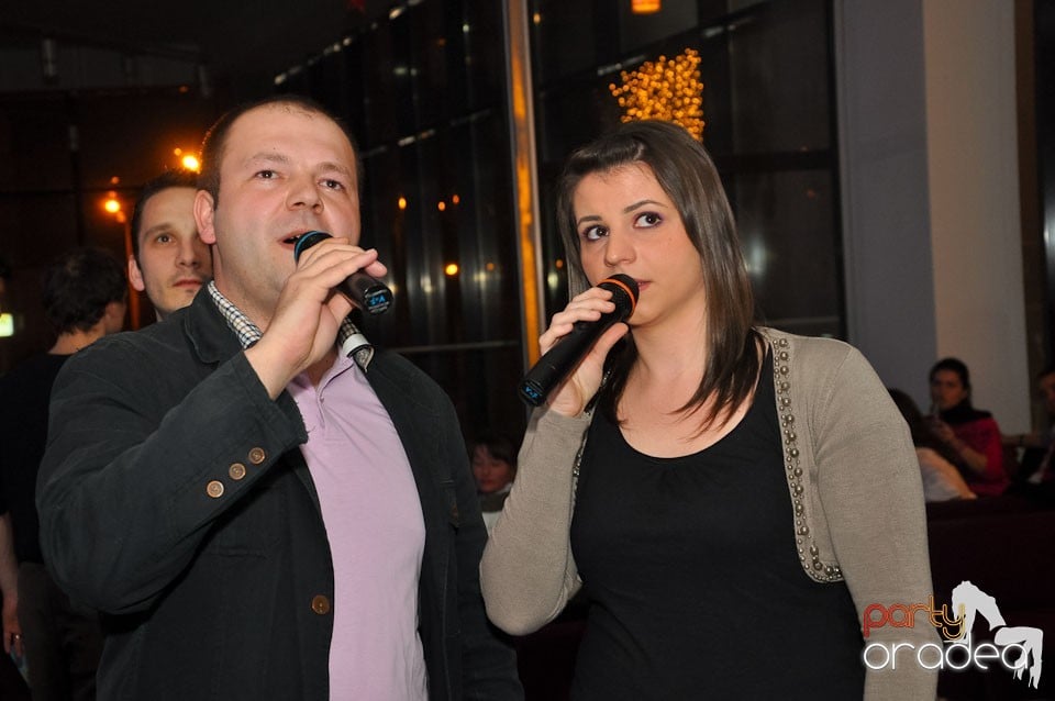 Seară de karaoke în Blondy's, 