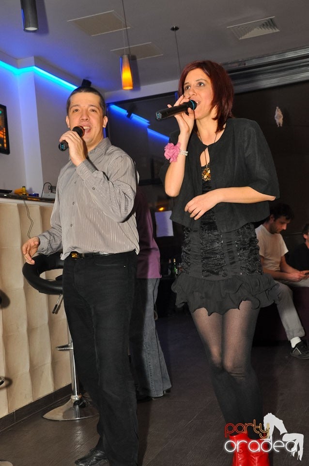 Seară de karaoke în Blondy's, 