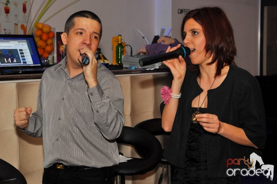 Seară de karaoke în Blondy's, 