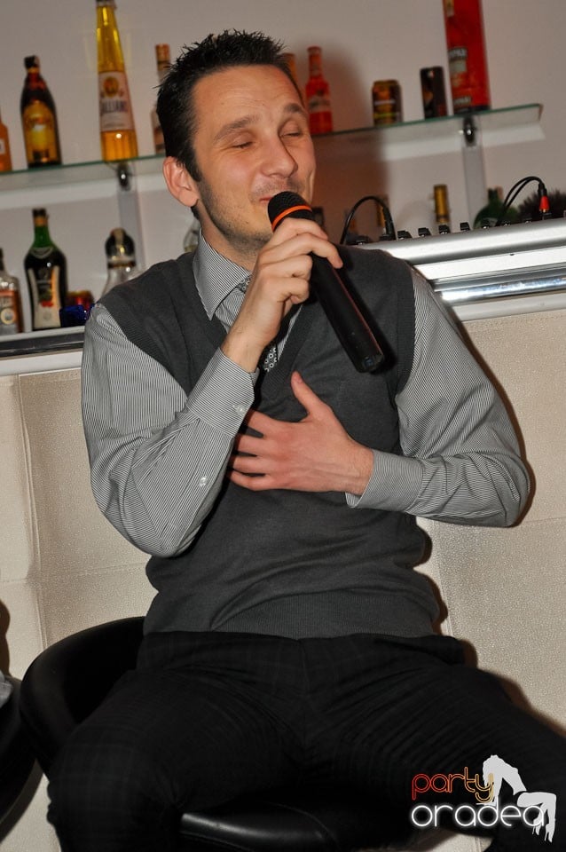 Seară de karaoke în Blondy's, 