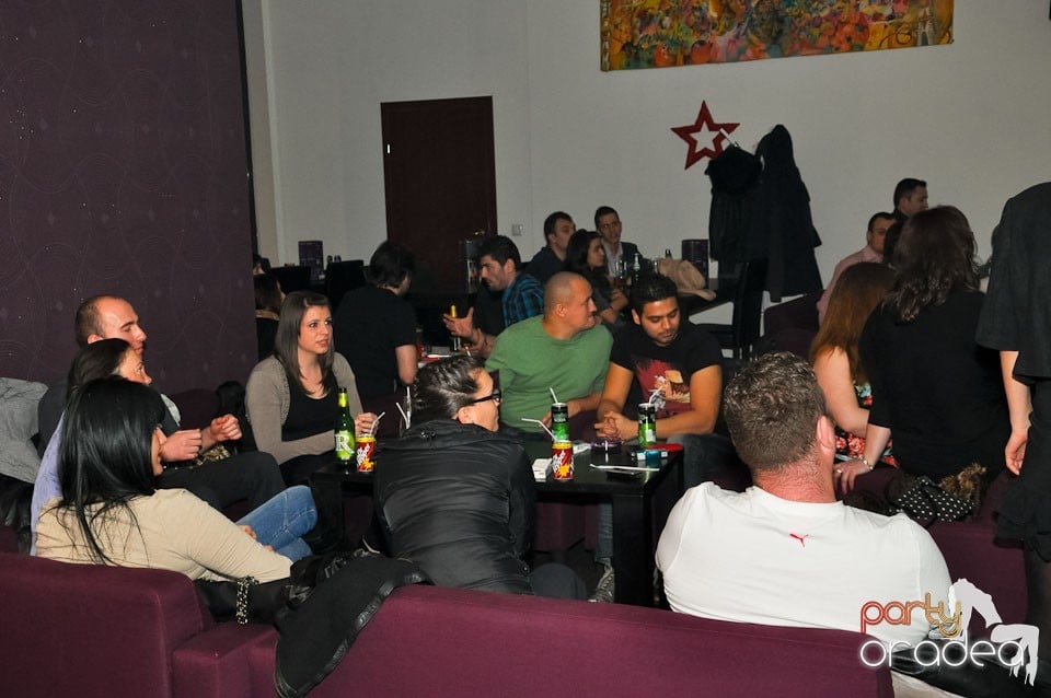 Seară de karaoke în Blondy's, 