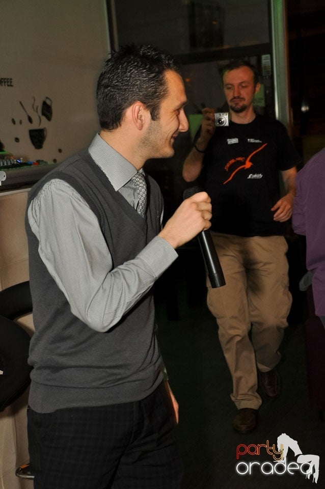 Seară de karaoke în Blondy's, 