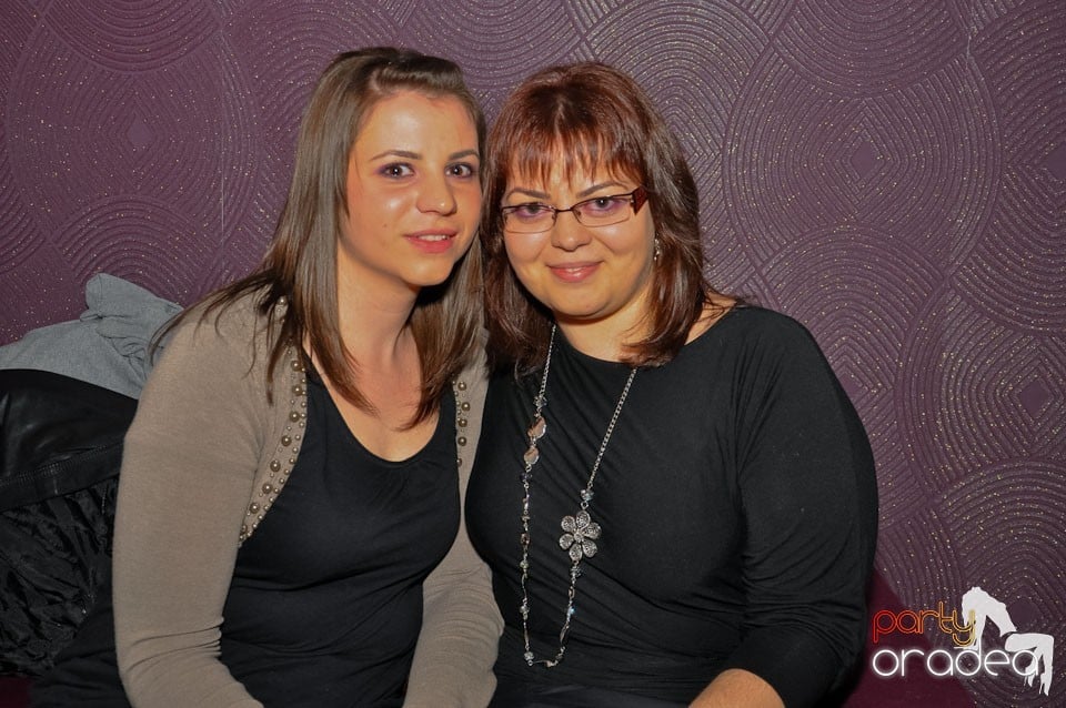 Seară de karaoke în Blondy's, 