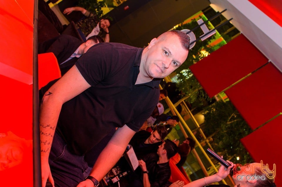 Seară de karaoke, Billy Art Club