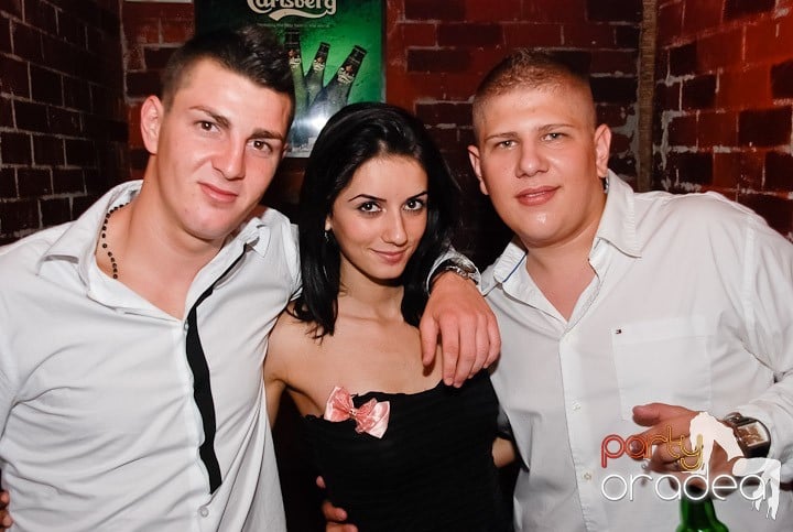 Seară incendiară în Club Escape, 