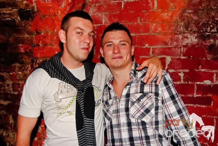 Seară incendiară în Club Escape, 