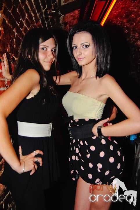 Seară incendiară în Club Escape, 