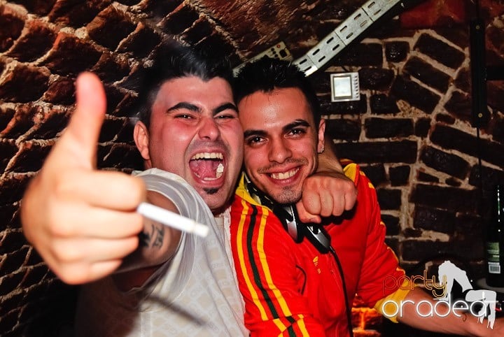 Seară incendiară în Club Escape, 