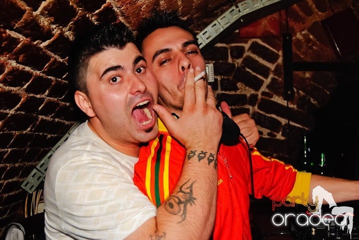 Seară incendiară în Club Escape, 