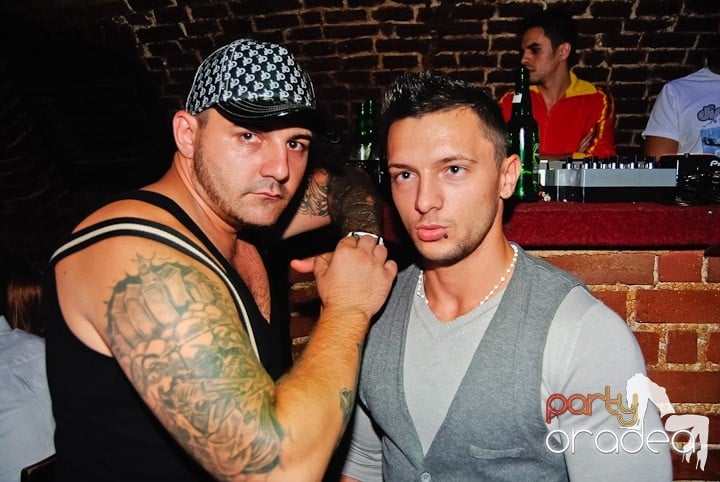 Seară incendiară în Club Escape, 