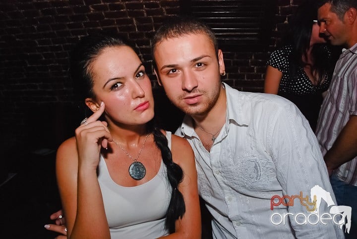 Seară incendiară în Club Escape, 