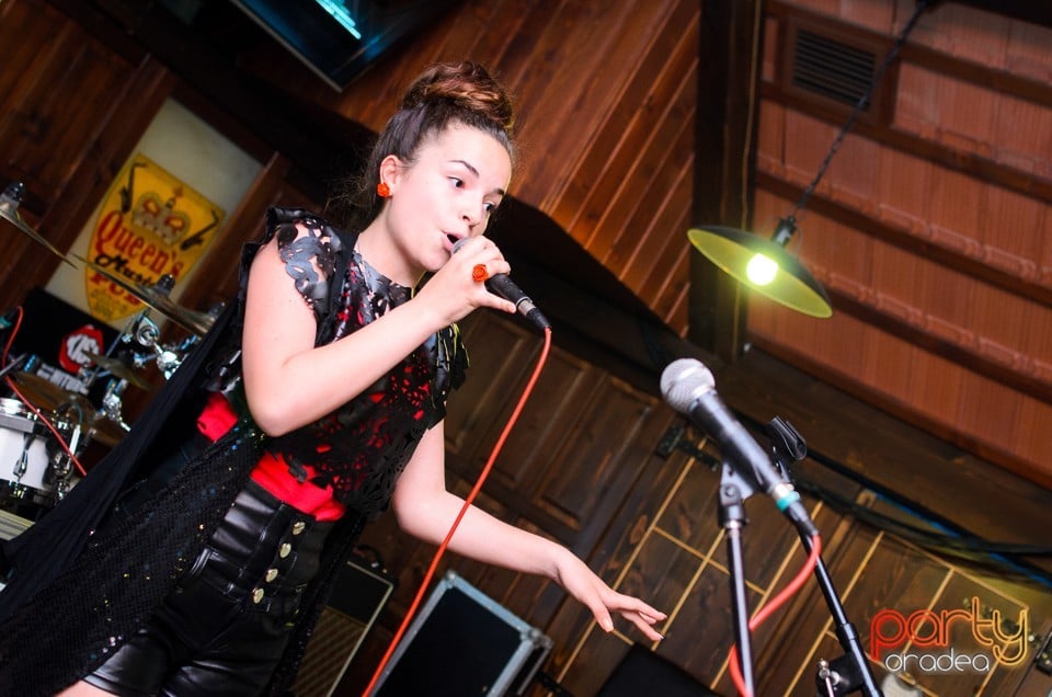Seară pentru Ana-Maria, Queen's Music Pub