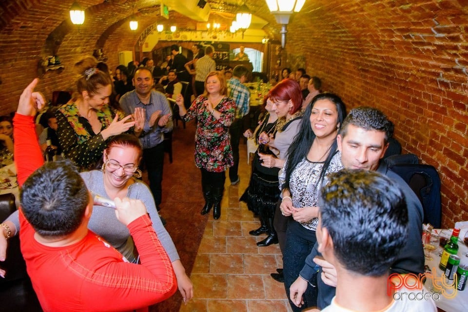 Seara ţigănească, Beciul Regal