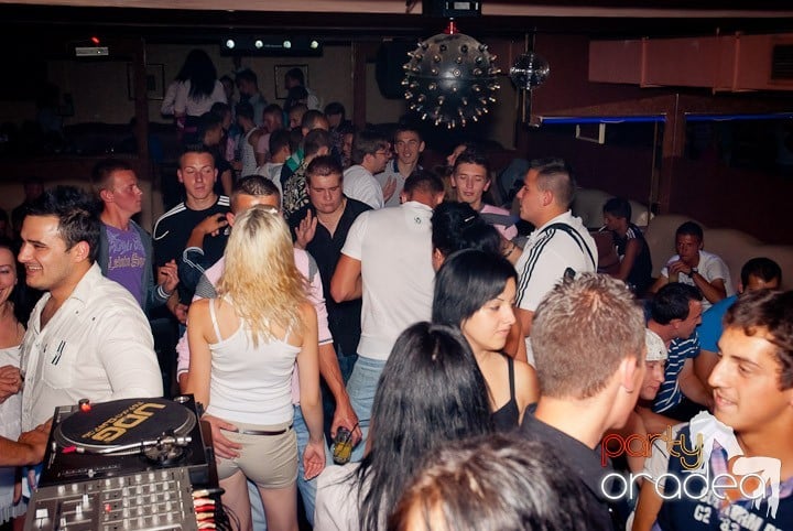 Seven sâmbătă noaptea, 