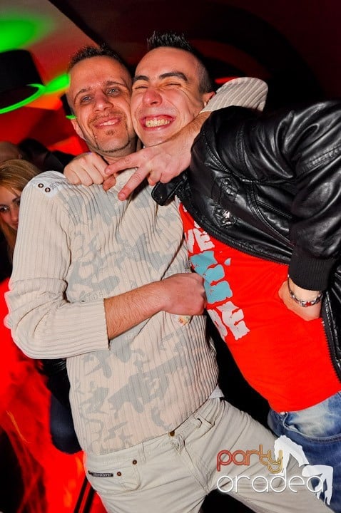 Sfârşit de săptămână în Club Atti's, 