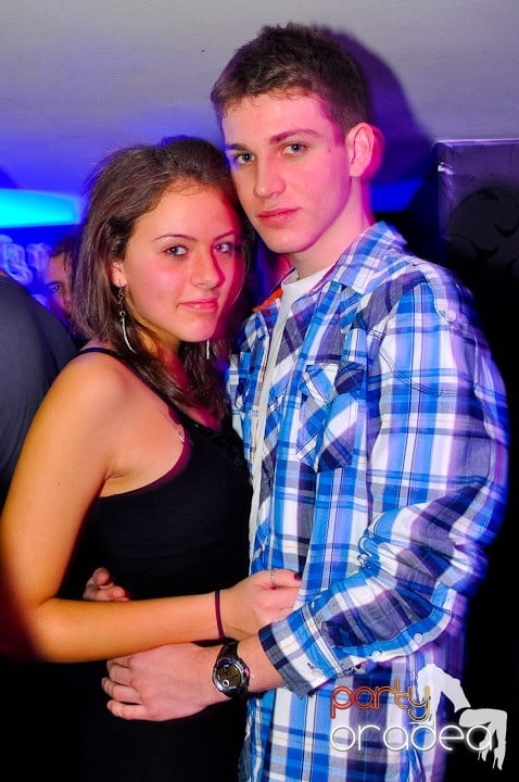 Sfârşit de săptămână în Club Atti's, 