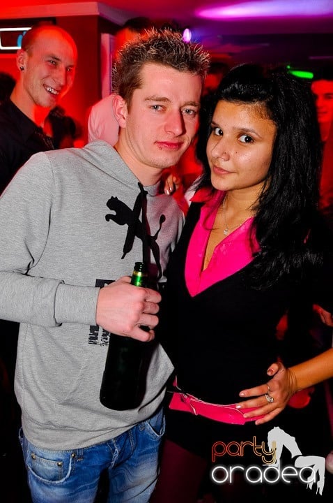 Sfârşit de săptămână în Club Atti's, 