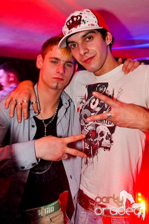 Sfârşit de săptămână în Club Atti's, 