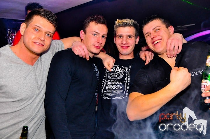 Sfârşit de săptămână în Club Atti's, 