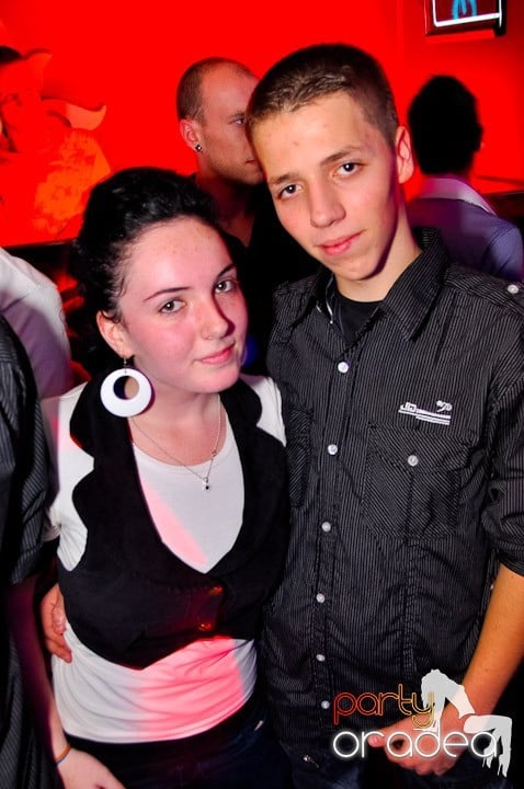 Sfârşit de săptămână în Club Atti's, 