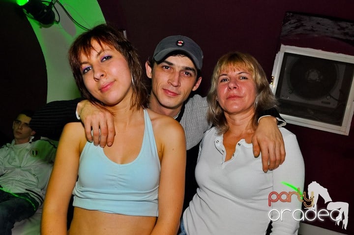 Sfârşit de săptămână în Club Atti's, 