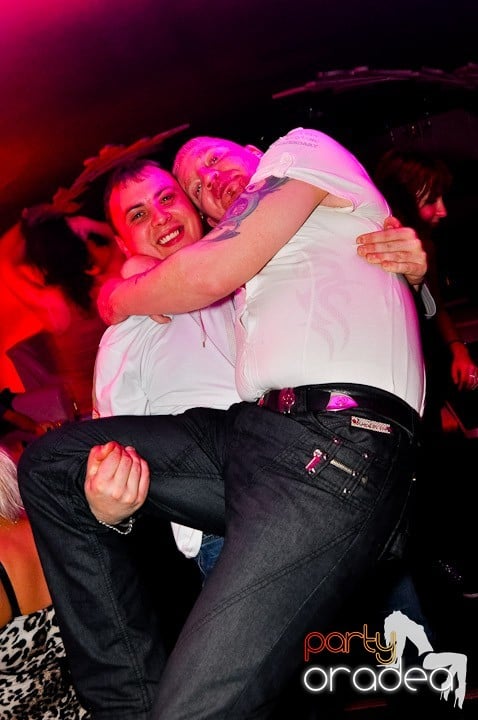 Sfârşit de săptămână în Club Atti's, 