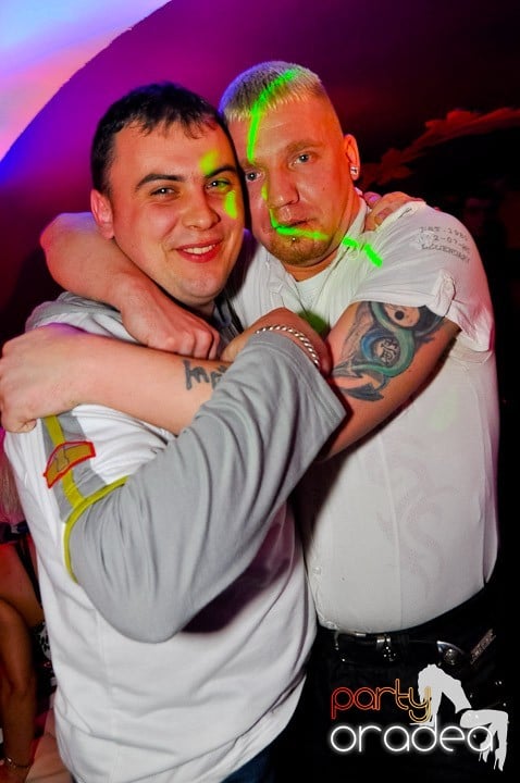 Sfârşit de săptămână în Club Atti's, 