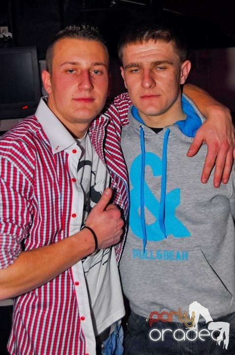 Sfârşit de săptămână în Club Atti's, 