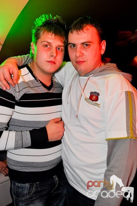 Sfârşit de săptămână în Club Atti's, 