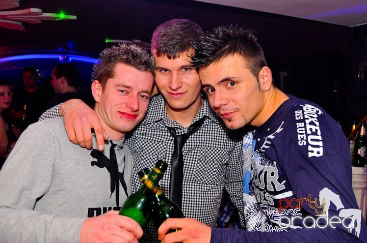 Sfârşit de săptămână în Club Atti's, 