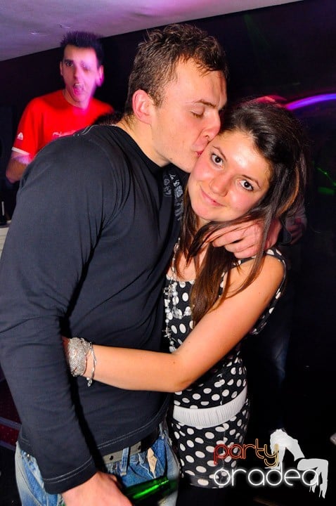 Sfârşit de săptămână în Club Atti's, 