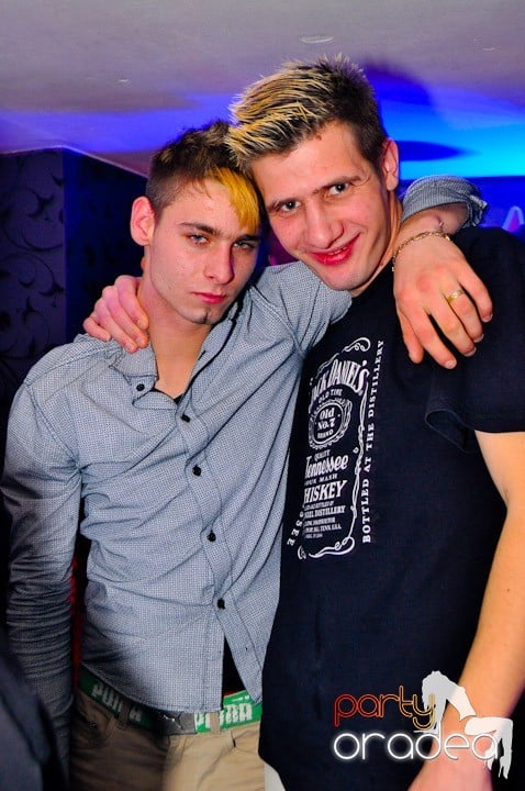 Sfârşit de săptămână în Club Atti's, 