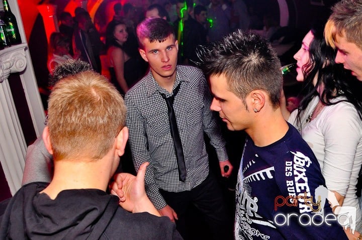 Sfârşit de săptămână în Club Atti's, 