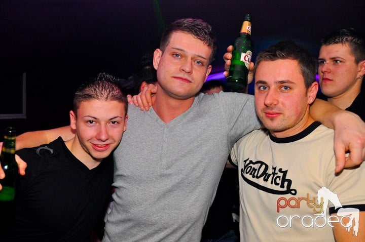 Sfârşit de săptămână în Club Atti's, 