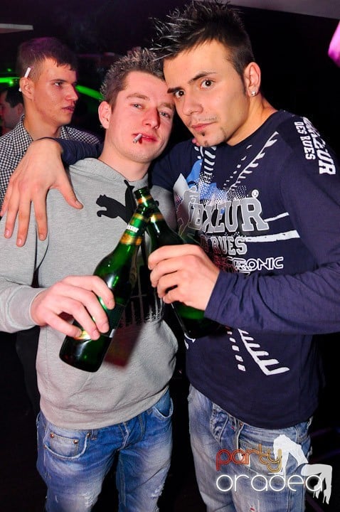 Sfârşit de săptămână în Club Atti's, 