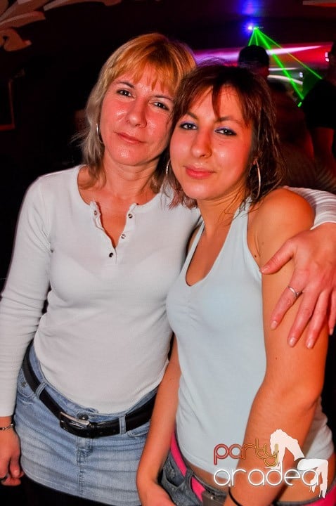 Sfârşit de săptămână în Club Atti's, 