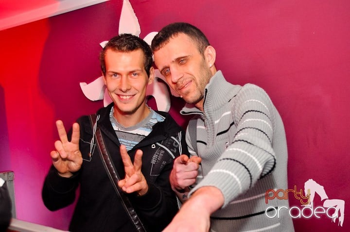 Sfârşit de săptămână în Club Atti's, 