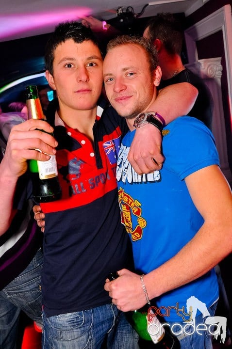 Sfârşit de săptămână în Club Atti's, 