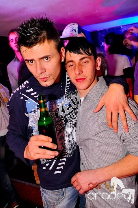 Sfârşit de săptămână în Club Atti's, 