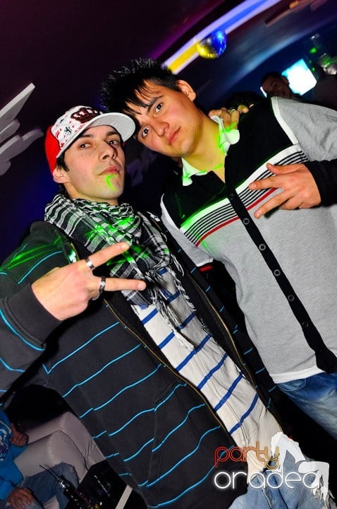 Sfârşit de săptămână în Club Atti's, 