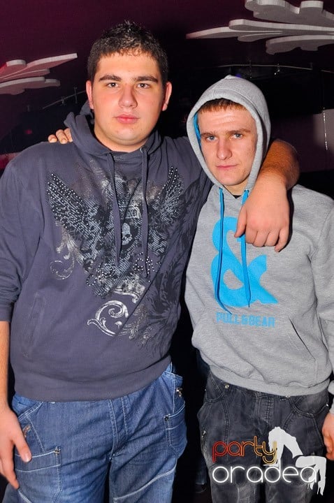 Sfârşit de săptămână în Club Atti's, 