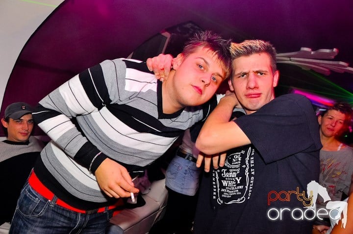 Sfârşit de săptămână în Club Atti's, 