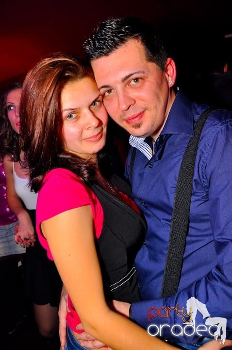 Sfârşit de săptămână în Club Atti's, 