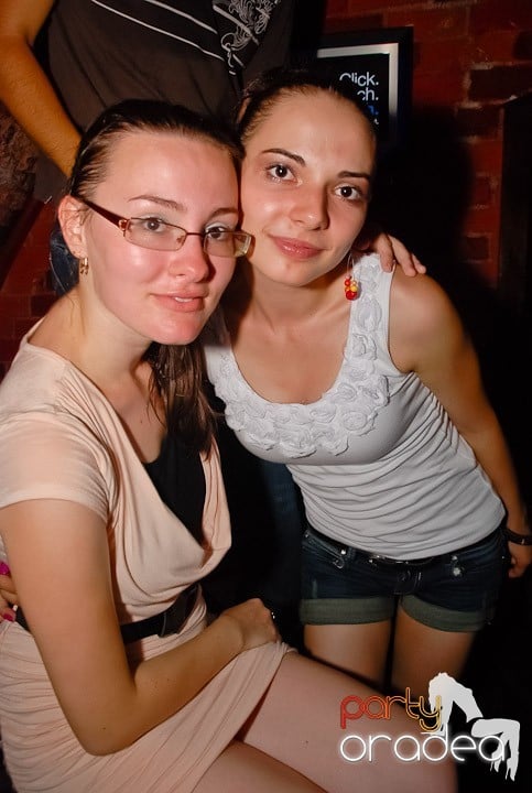 Sfârşit de săptămână în Club Escape, 